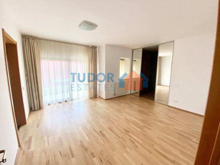Duplex cu 7 camere cu Piscina în Iancu Nicolae