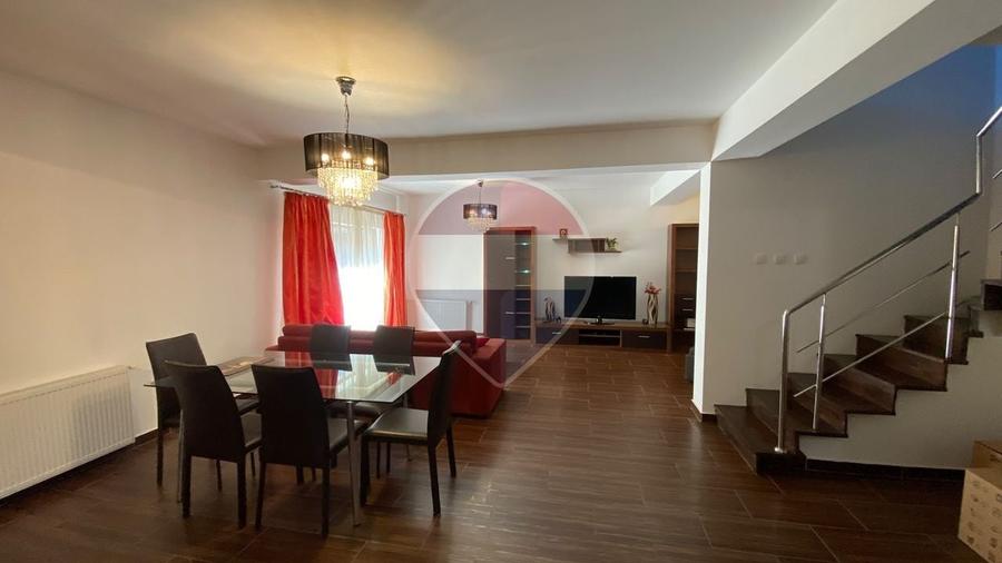 Casă individuală cu 4 camere cu Teren 188 Mp în 1 Decembrie
