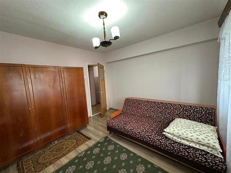 Apartament cu 3 camere decomandat în B-dul București
