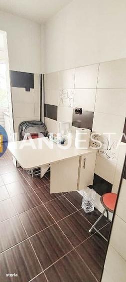 Apartament cu 3 camere decomandat în Titan