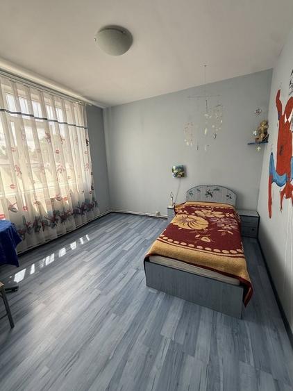 Casă individuală cu 5 camere cu Canalizare în Central