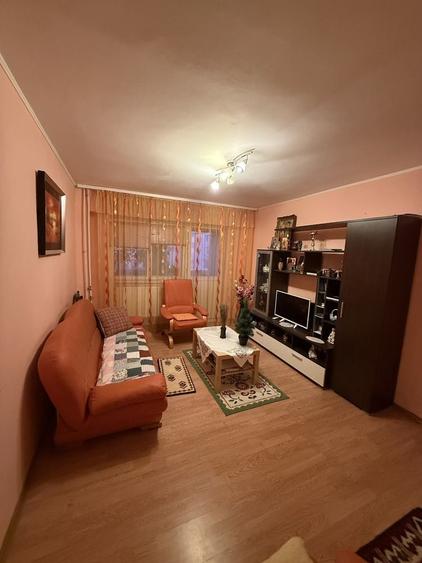 Apartament cu 2 camere decomandat în Radu Negru
