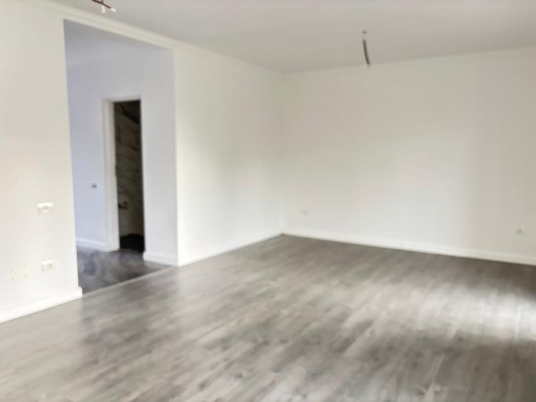 Duplex cu 4 camere cu Teren 300 Mp în Covaci