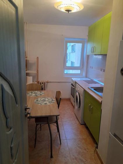 Apartament cu 3 camere decomandat în Tineretului