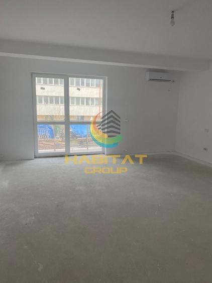Apartament cu 3 camere semidecomandat în Berceni