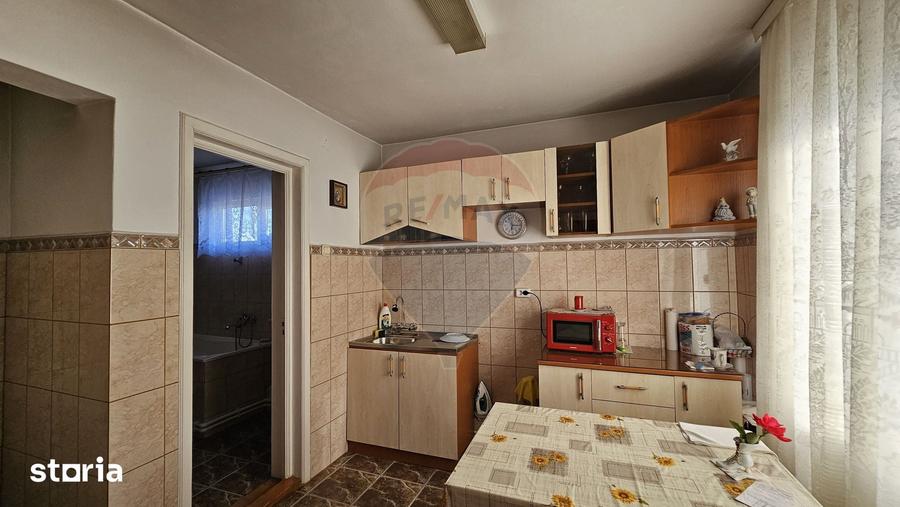 Casă cu 5 camere cu Teren 2078 Mp în Baia
