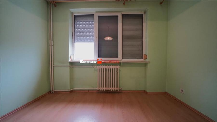 Apartament cu 4 camere decomandat în Rogerius