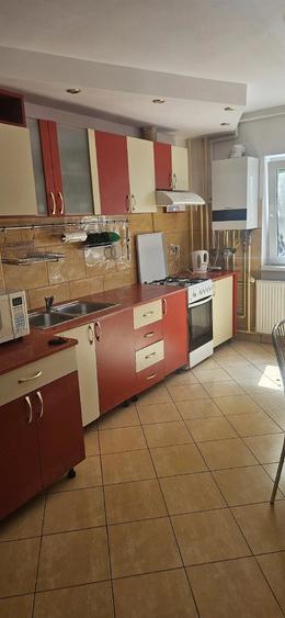 Apartament cu 4 camere decomandat în Aradului
