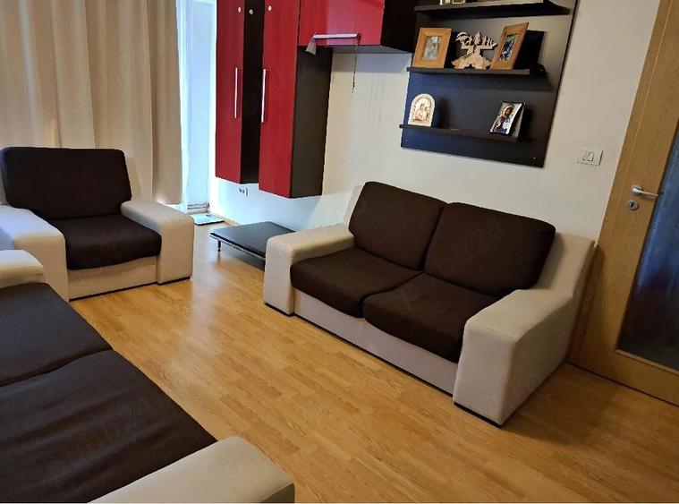 Apartament cu 4 camere decomandat în Confecții