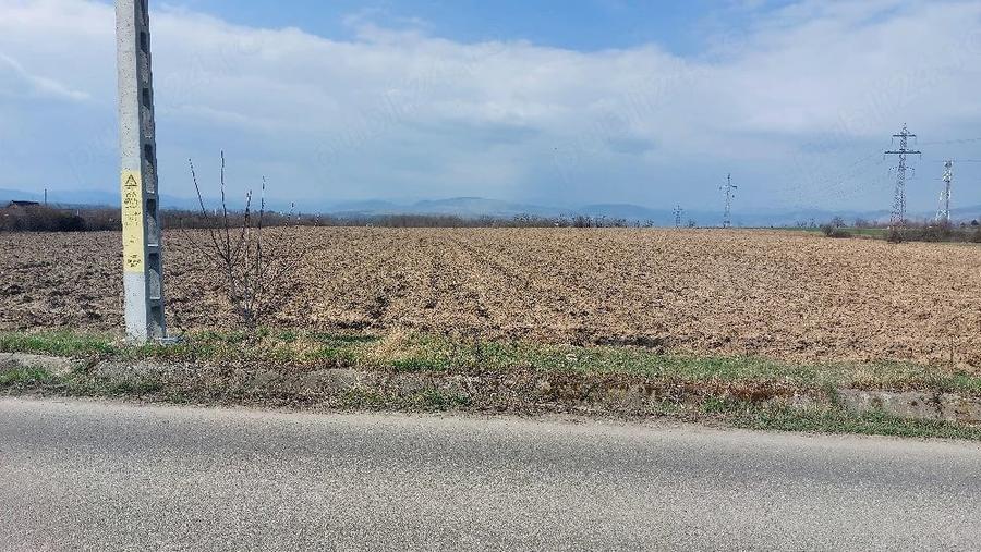 Teren de 3600 mp, în Central