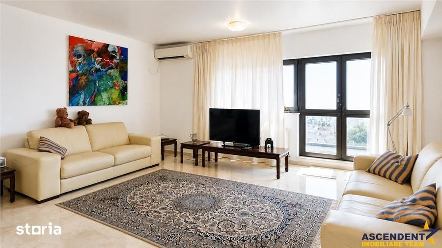 Apartament cu 3 camere decomandat în Astra