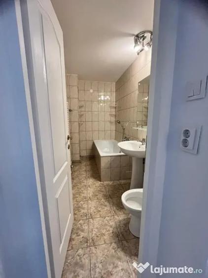 Apartament cu 3 camere decomandat în Plopilor
