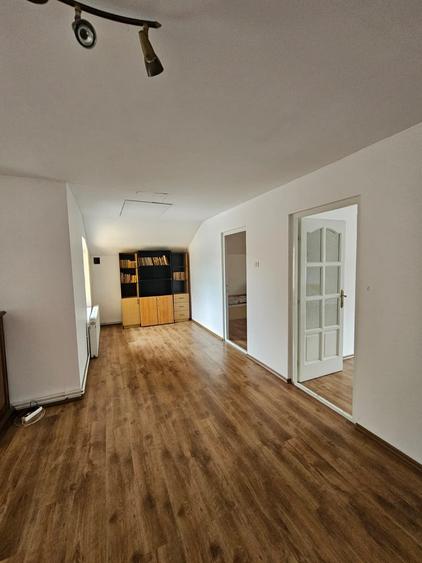 Casă individuală cu 7 camere cu Garaj în Central