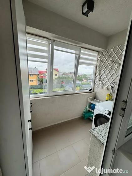 Apartament cu 2 camere decomandat în 1 Decembrie