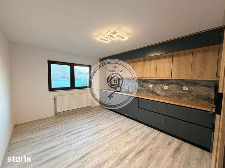 Casă cu 5 camere decomandat cu Teren 1400 Mp în Cristian