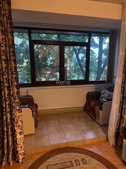 Apartament cu 3 camere semidecomandat în Micro 17
