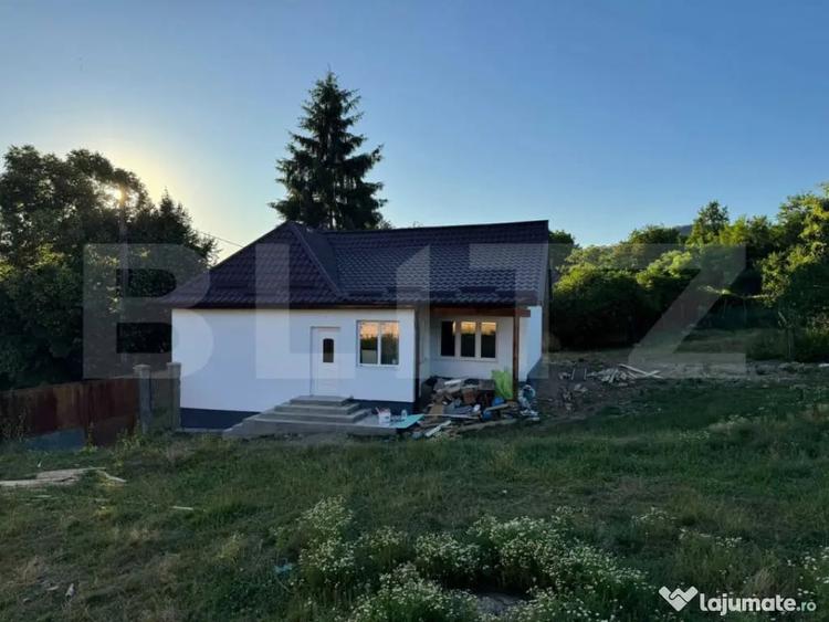 Casă cu 3 camere cu Teren 2500 Mp în Teaca