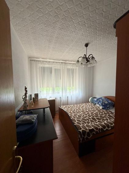 Apartament cu 3 camere semidecomandat în Berceni