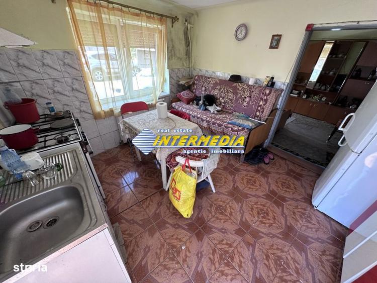 Casă cu 3 camere cu Canalizare în Central