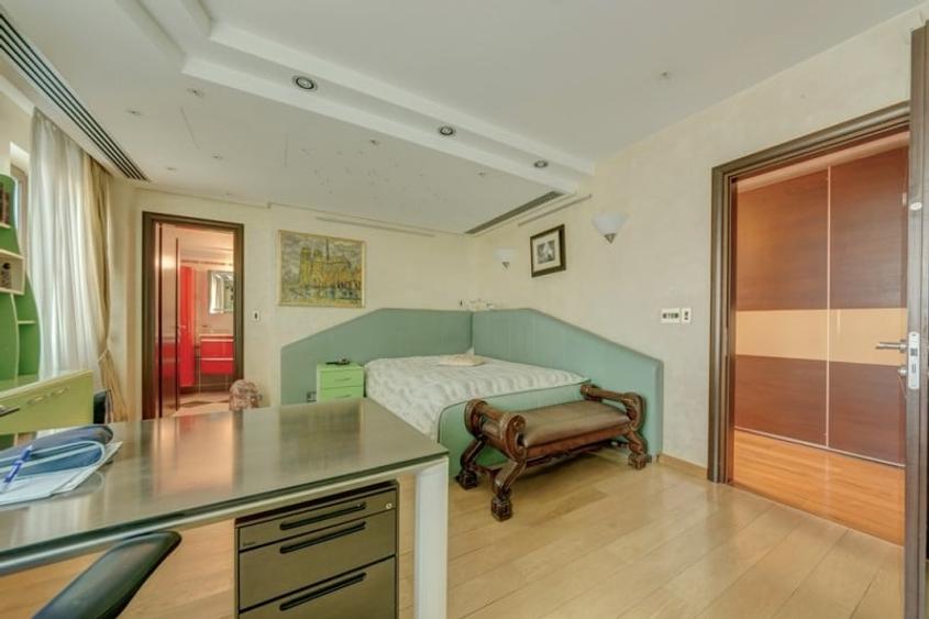 Penthouse cu 6 camere decomandat în Herăstrău