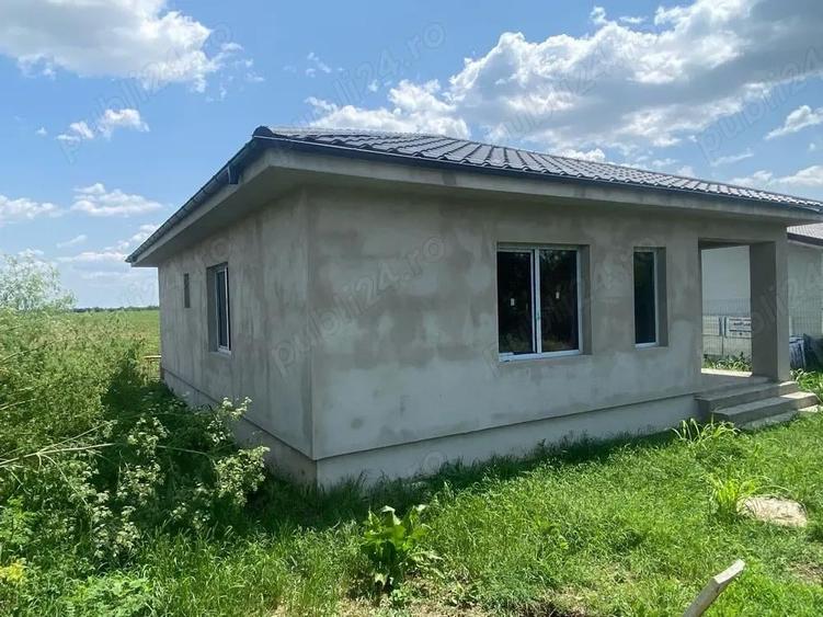vand casa individula 3 camere baie bucatarie plus tereasa zona sintesti - 2