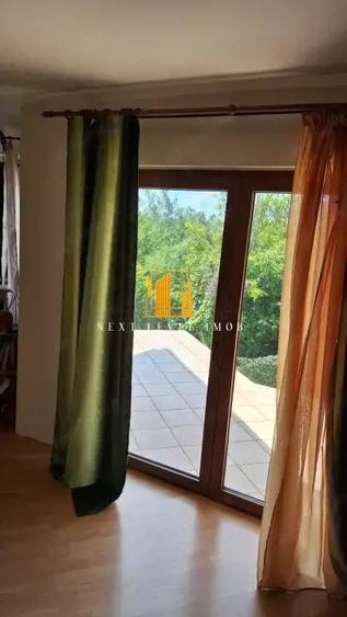 Casă cu 5 camere cu Teren 1304 Mp în Central