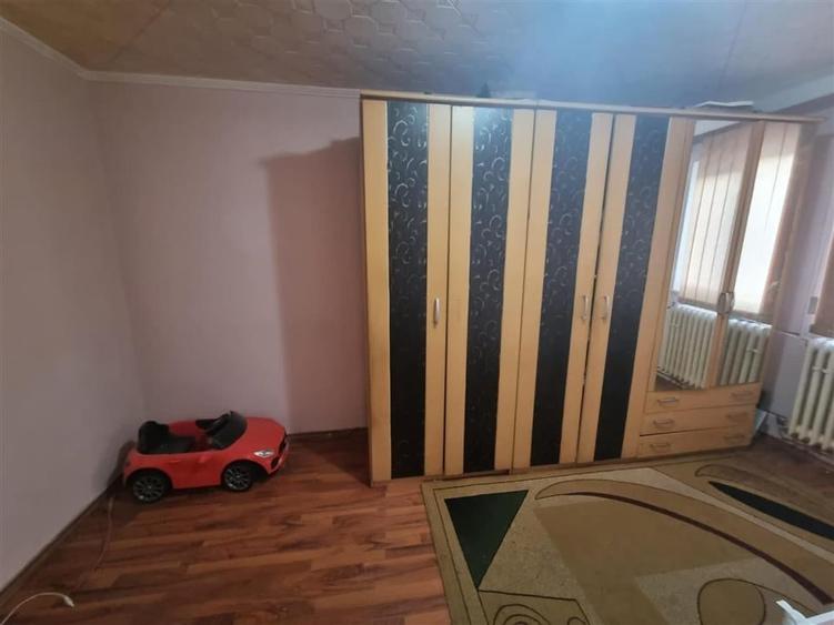 Apartament cu 2 camere semidecomandat, mobilat în Central