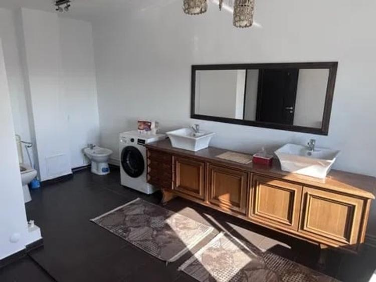 Apartament cu 3 camere semidecomandat în Dacia