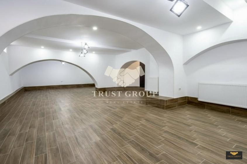 Casă individuală cu 5 camere cu Canalizare în Mitropolie