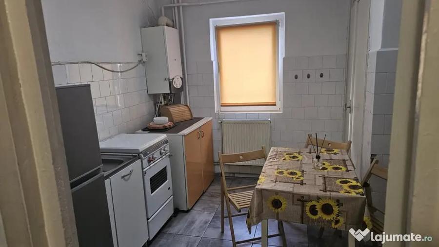 Apartament cu 3 camere decomandat în Complex Studențesc