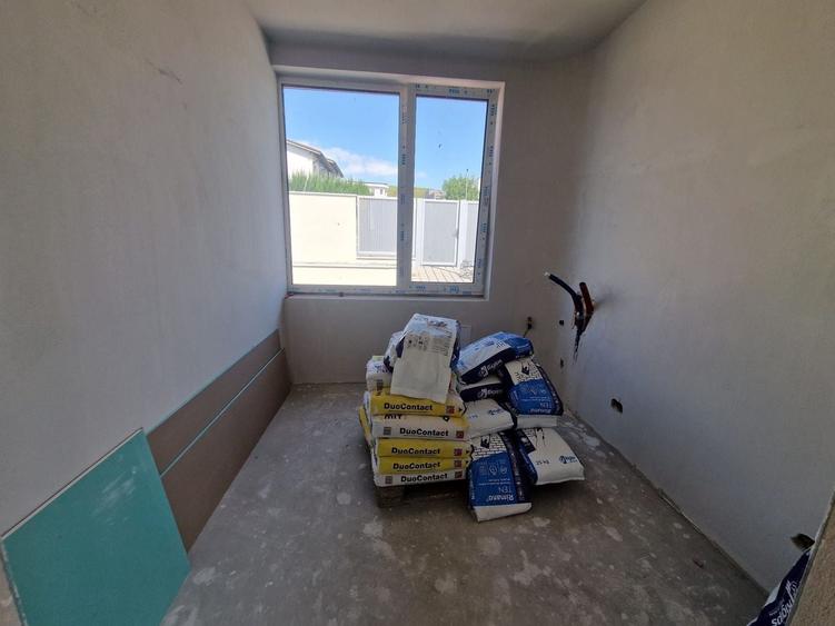 Duplex cu 5 camere cu Canalizare în Iris