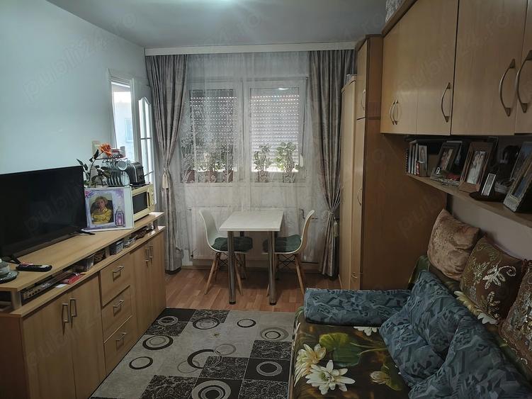 Garsonieră decomandată în Valenta