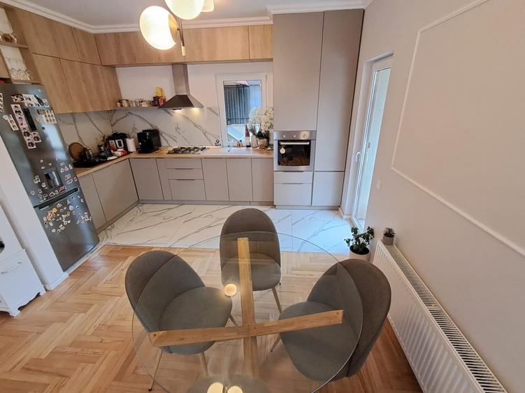 Duplex cu 4 camere cu Canalizare în Florești