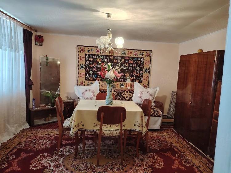 Casă cu Teren 2400 Mp în Cârja