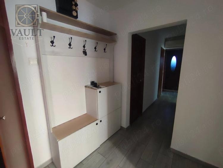 Apartament cu 3 camere decomandat, mobilat în Sebastian