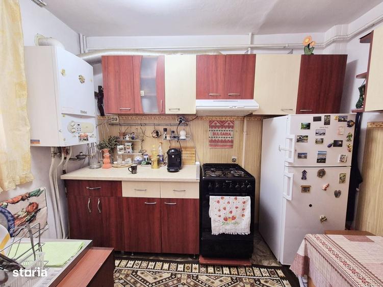Apartament cu 3 camere semidecomandat în Mărăței