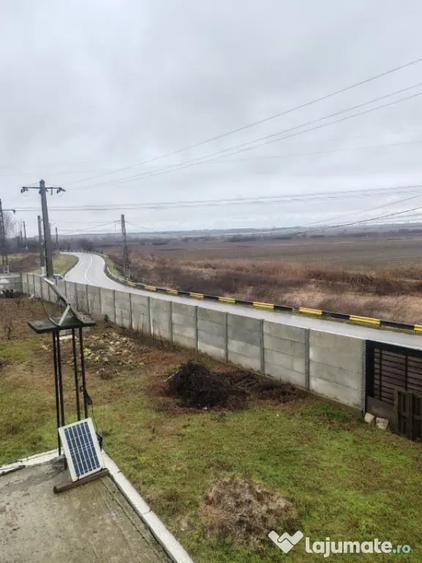Casă cu 4 camere cu Teren 1380 Mp în Brazi