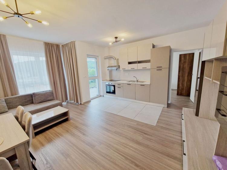 Apartament cu 3 camere semidecomandat, mobilat în Florești