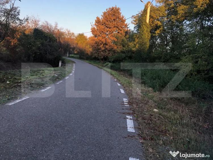 Casă cu 2 camere cu Teren 1500 Mp în Central