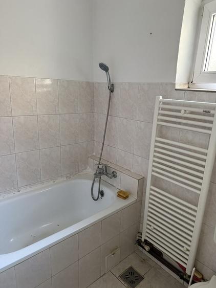 Casă cu 4 camere în Exterior Vest