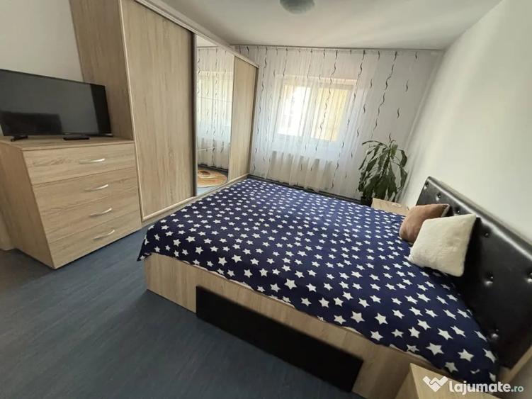 Apartament cu 3 camere decomandat în Astra