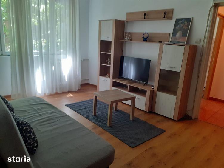 Apartament cu 2 camere semidecomandat în Tei