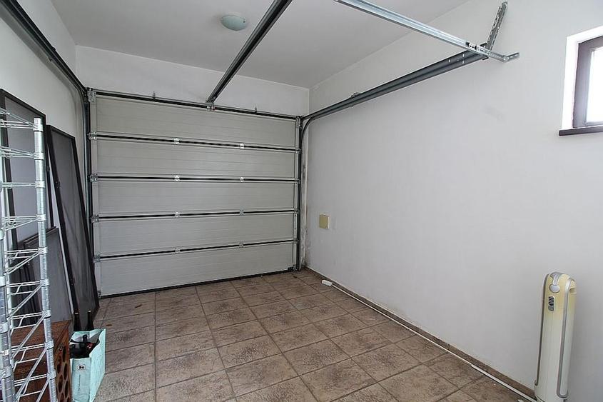 Casă individuală cu 6 camere cu Garaj în Băneasa