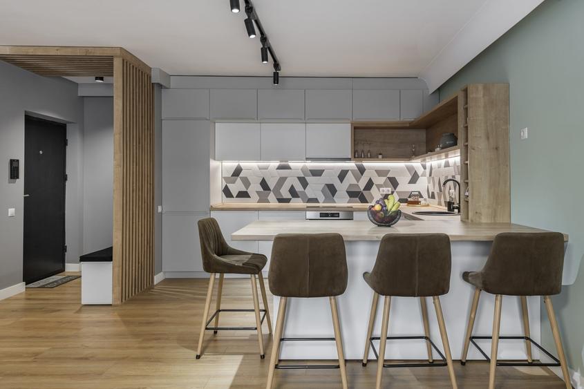 Apartament cu 2 camere semidecomandat, mobilat în Plopilor