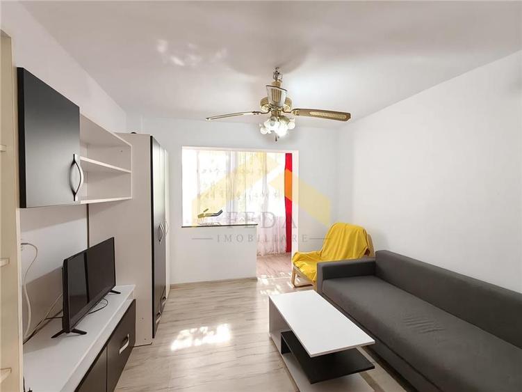 Apartament cu 2 camere decomandat, mobilat în Aurel Vlaicu