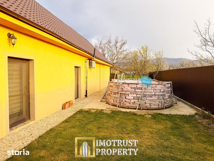 Casă cu 8 camere cu Teren 2599 Mp în Târnova