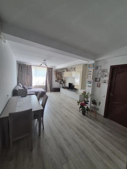 Apartament cu 2 camere semidecomandat în Roșu