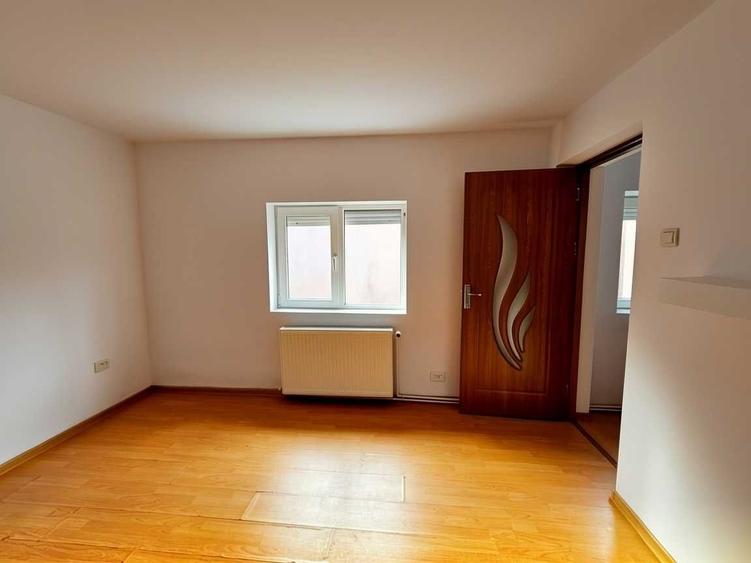 OVIDIU - Casa Cocheta Amplasata Central Langa Primarie- 140.000 Eur - 4
