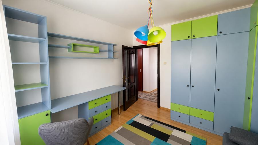 Apartament cu 4 camere decomandat, mobilat în Tătărași