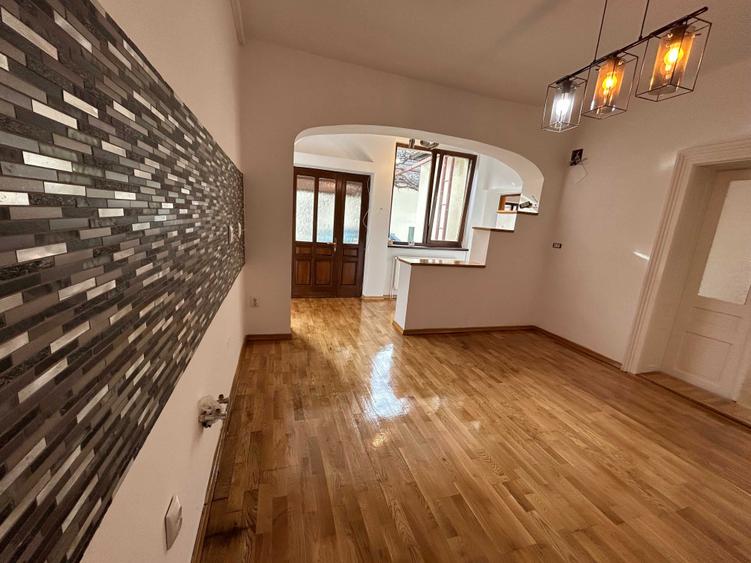 Casă cu 3 camere decomandat cu Teren 430 Mp în Griviței